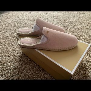 MICHAEL KORS: SOFT PINK SUEDE MULE SHOES, US 8.5